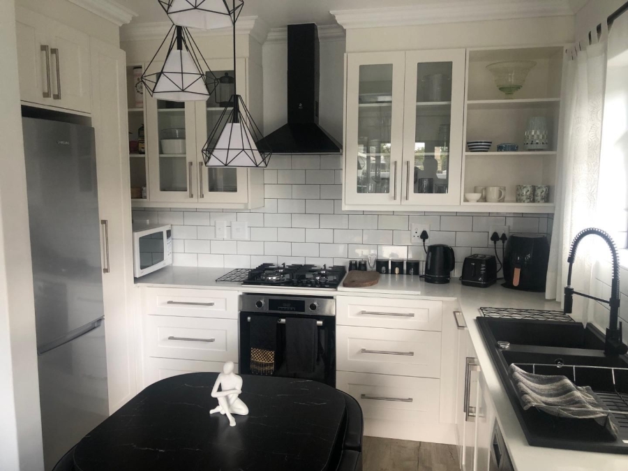 To Let 1 Bedroom Property for Rent in Northcliff Western Cape